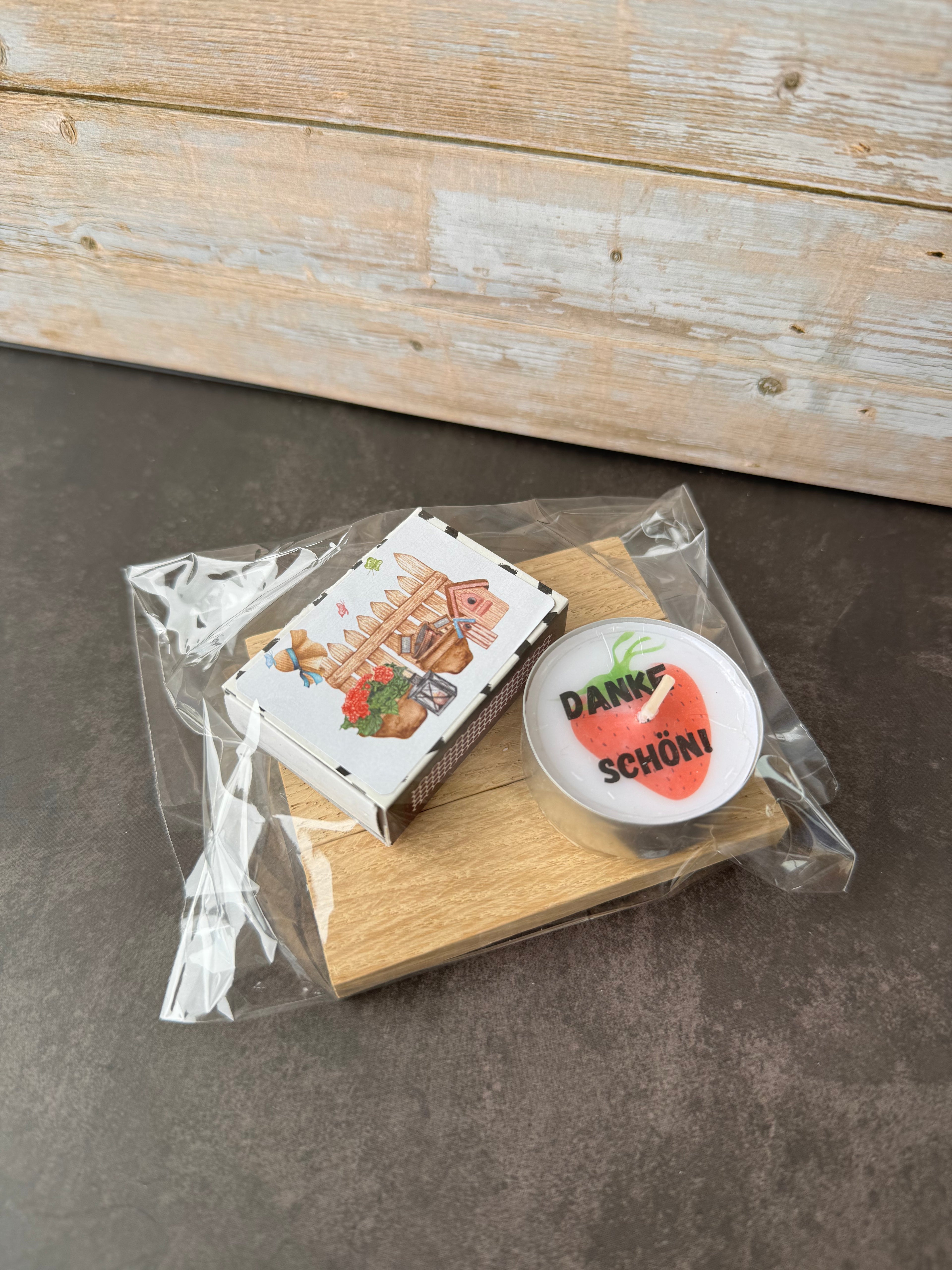 Teelicht-Geschenk auf Holz