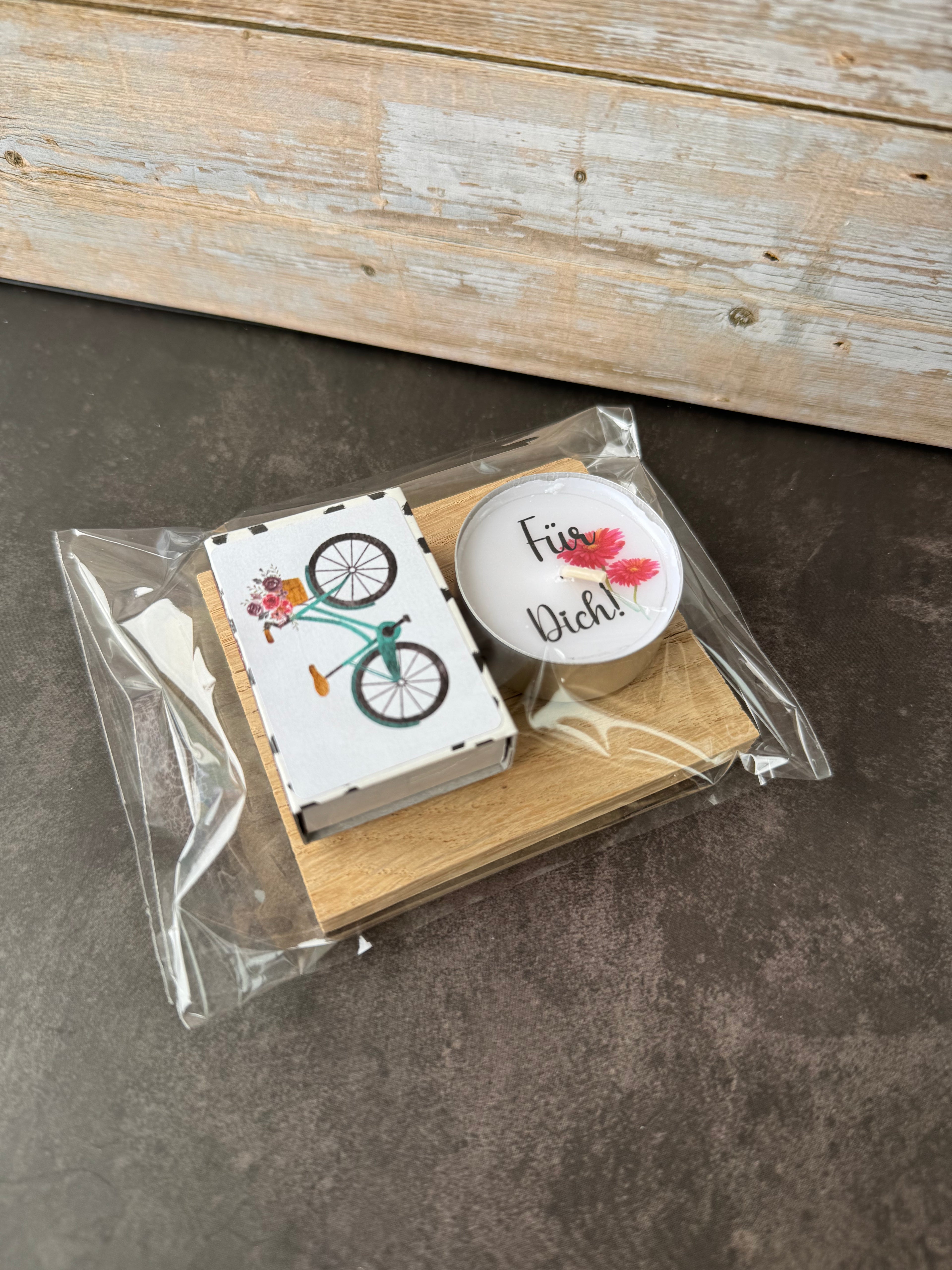 Teelicht-Geschenk auf Holz